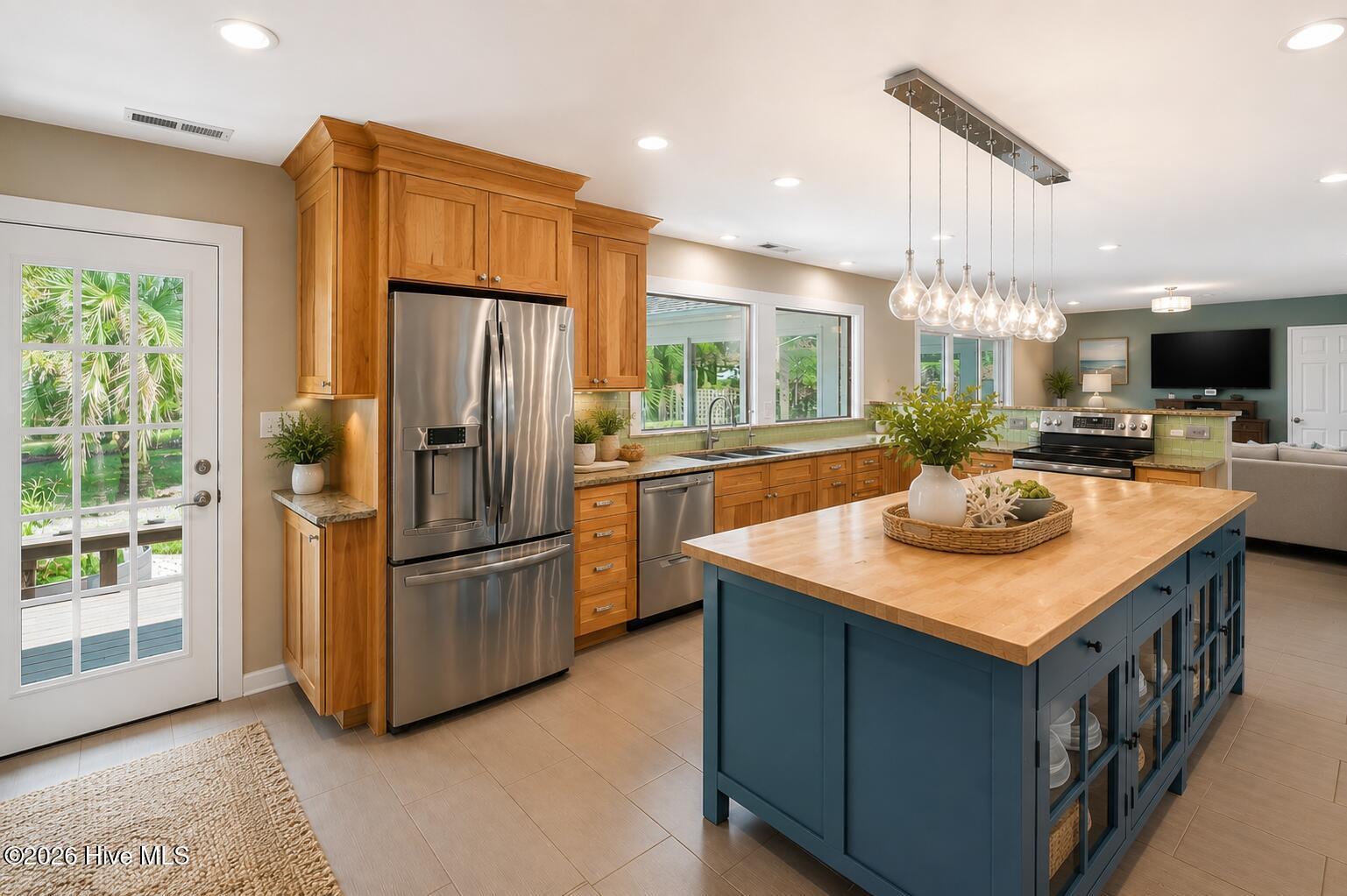 Image 4: kitchen