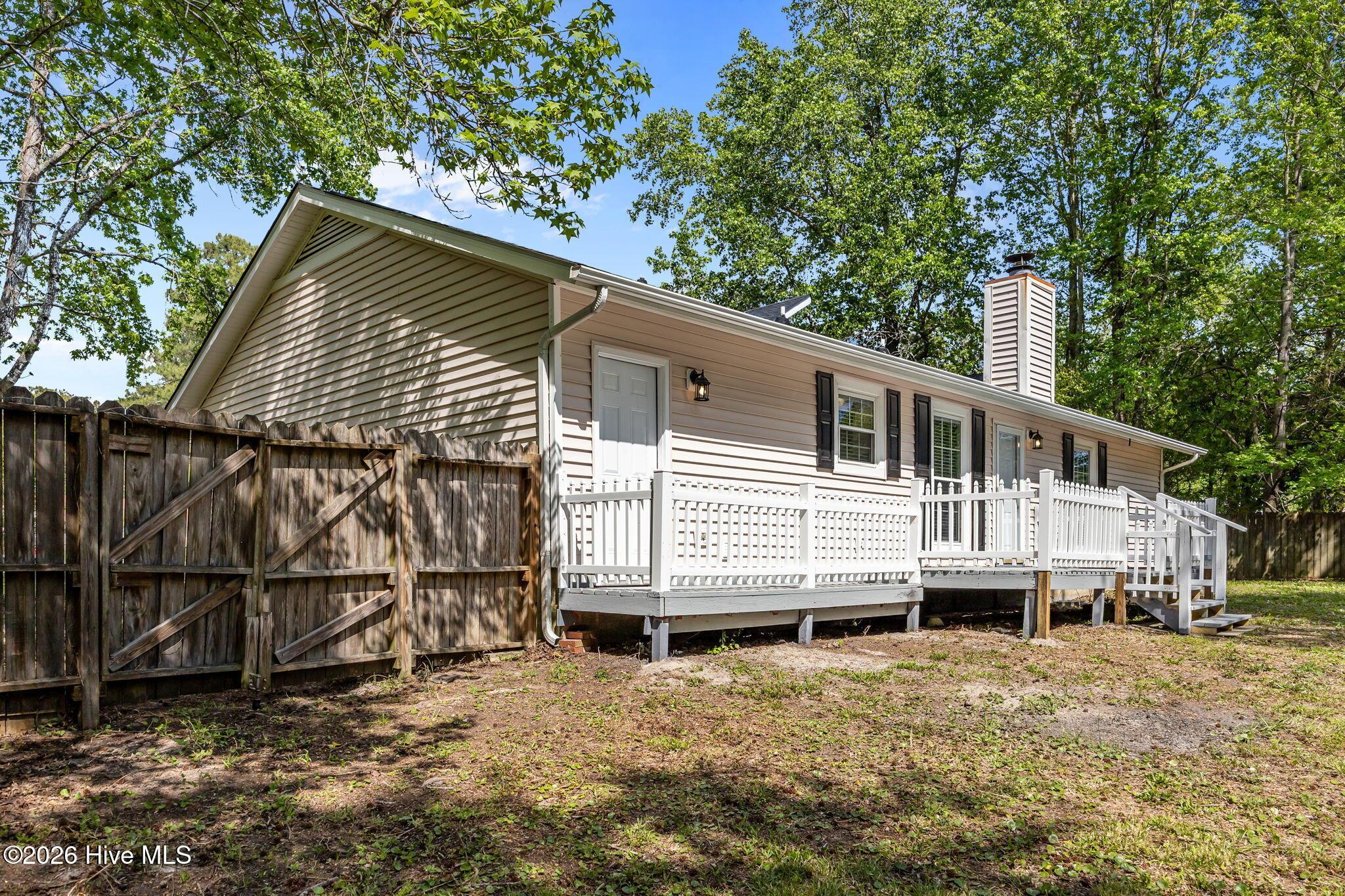 Image 4: 4-web-or-mls-104 Lanell Ct 91