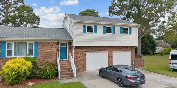Image 3: 48-web-or-mls-DJI_20250801105528_0017_D