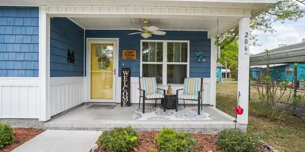 Image 4: 05-Front Entrance
