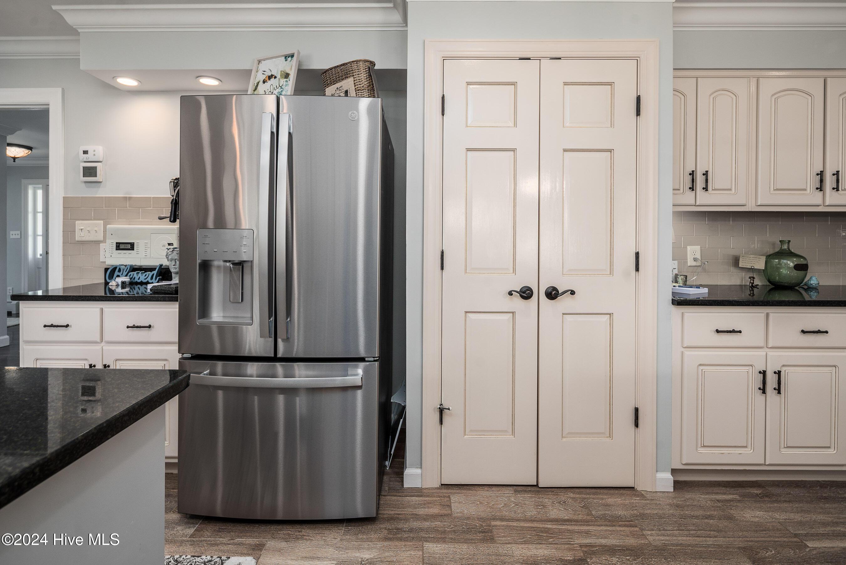 Image 2: 20240606 MLS L_Stancil 552 Lamont St Bel