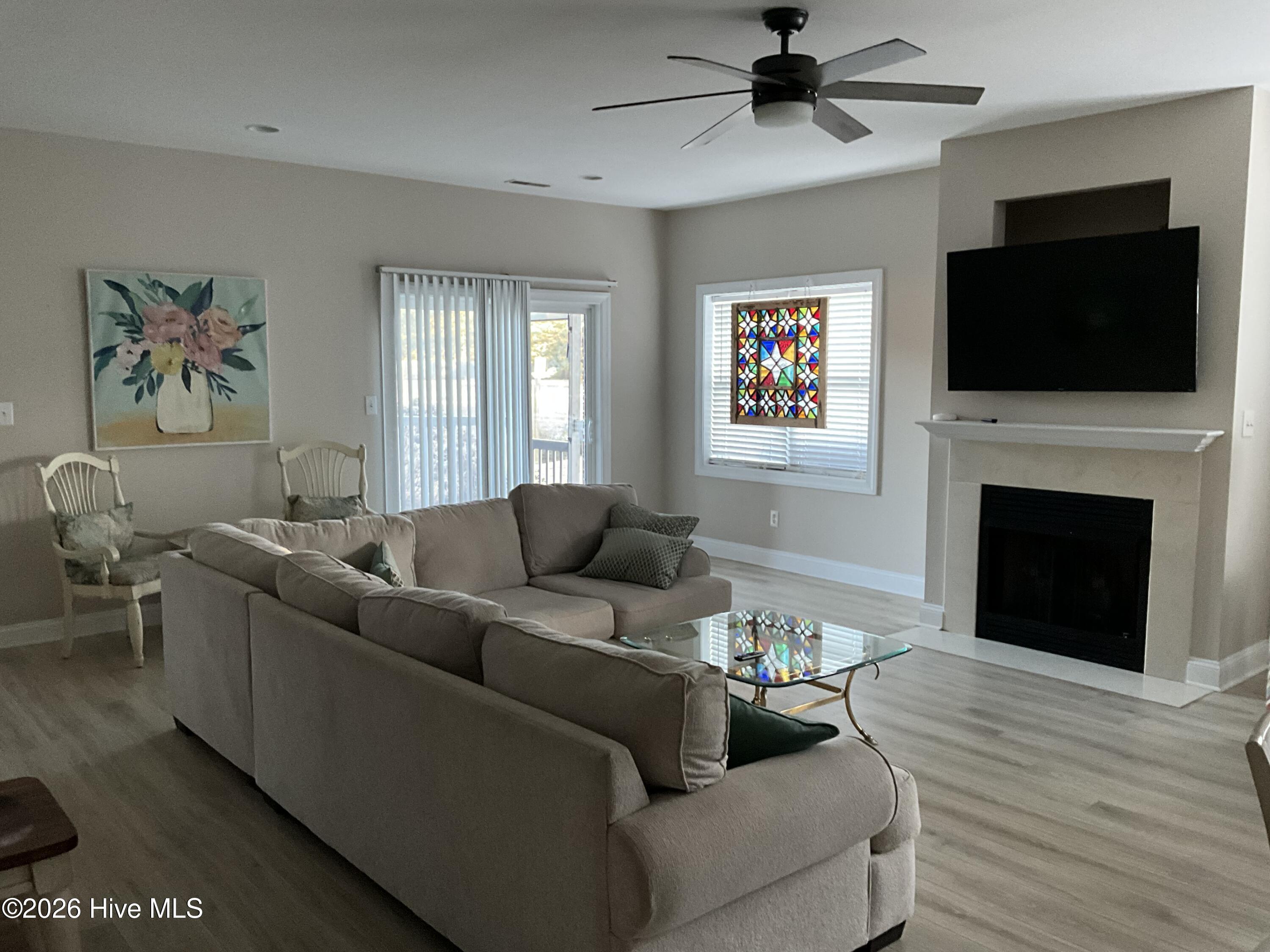 Image 2: Living Room