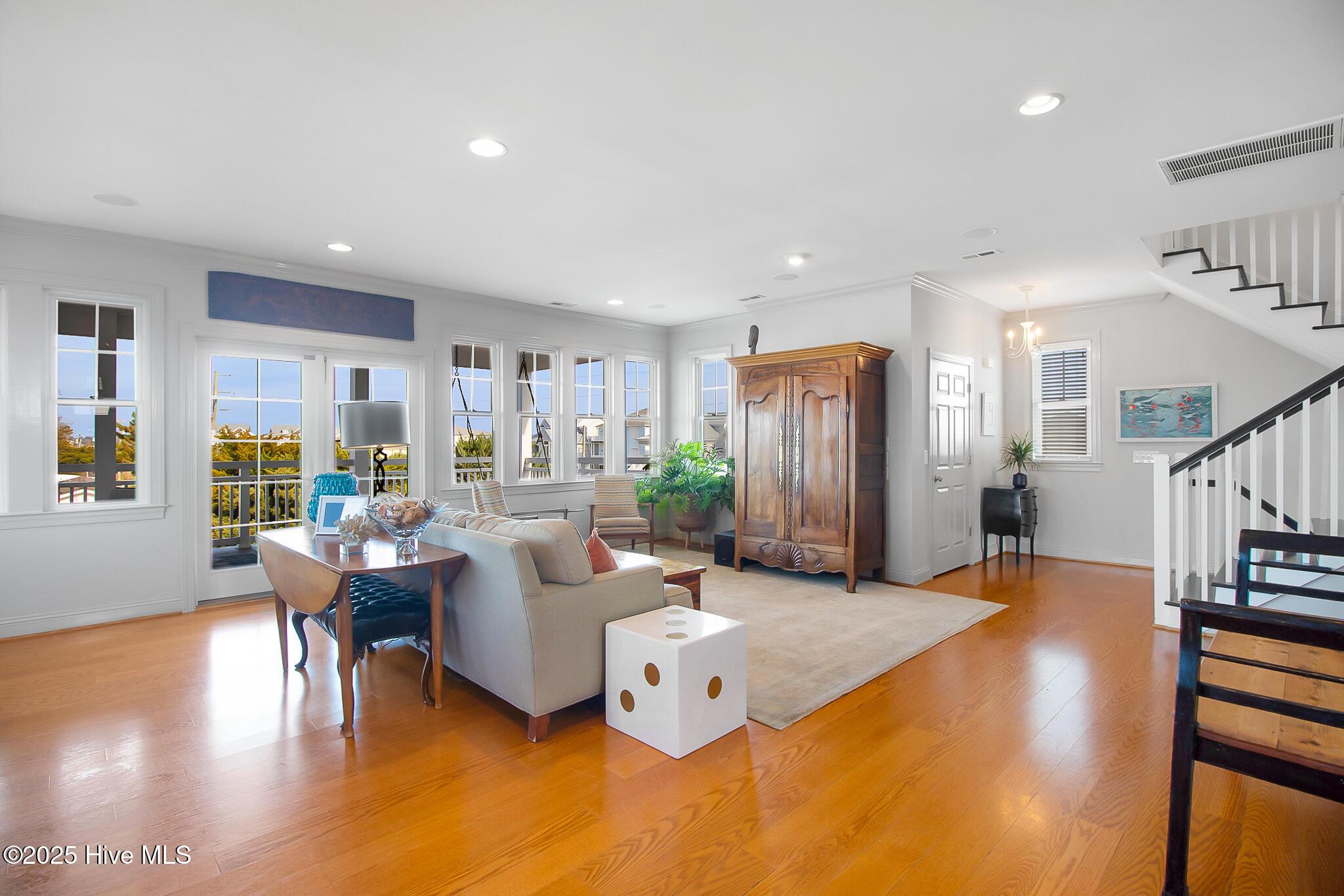 Image 4: Living room w AB bridge views