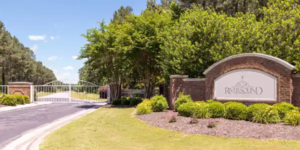 Image 2: Front Gate 01