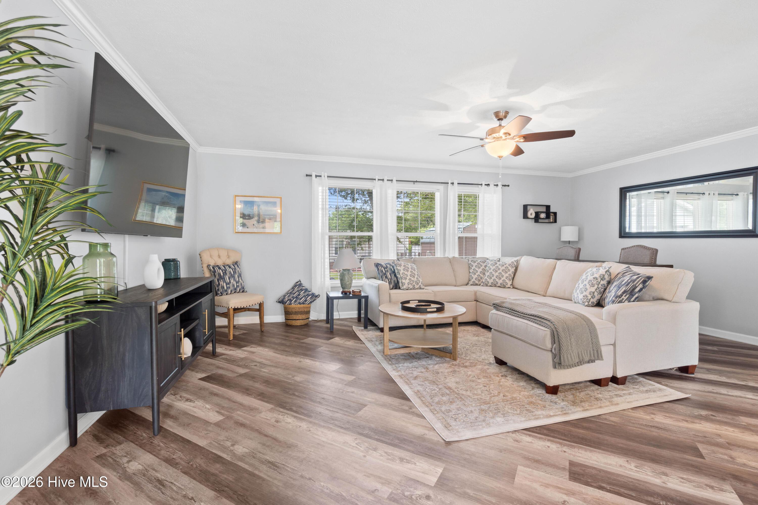Image 2: Living Room
