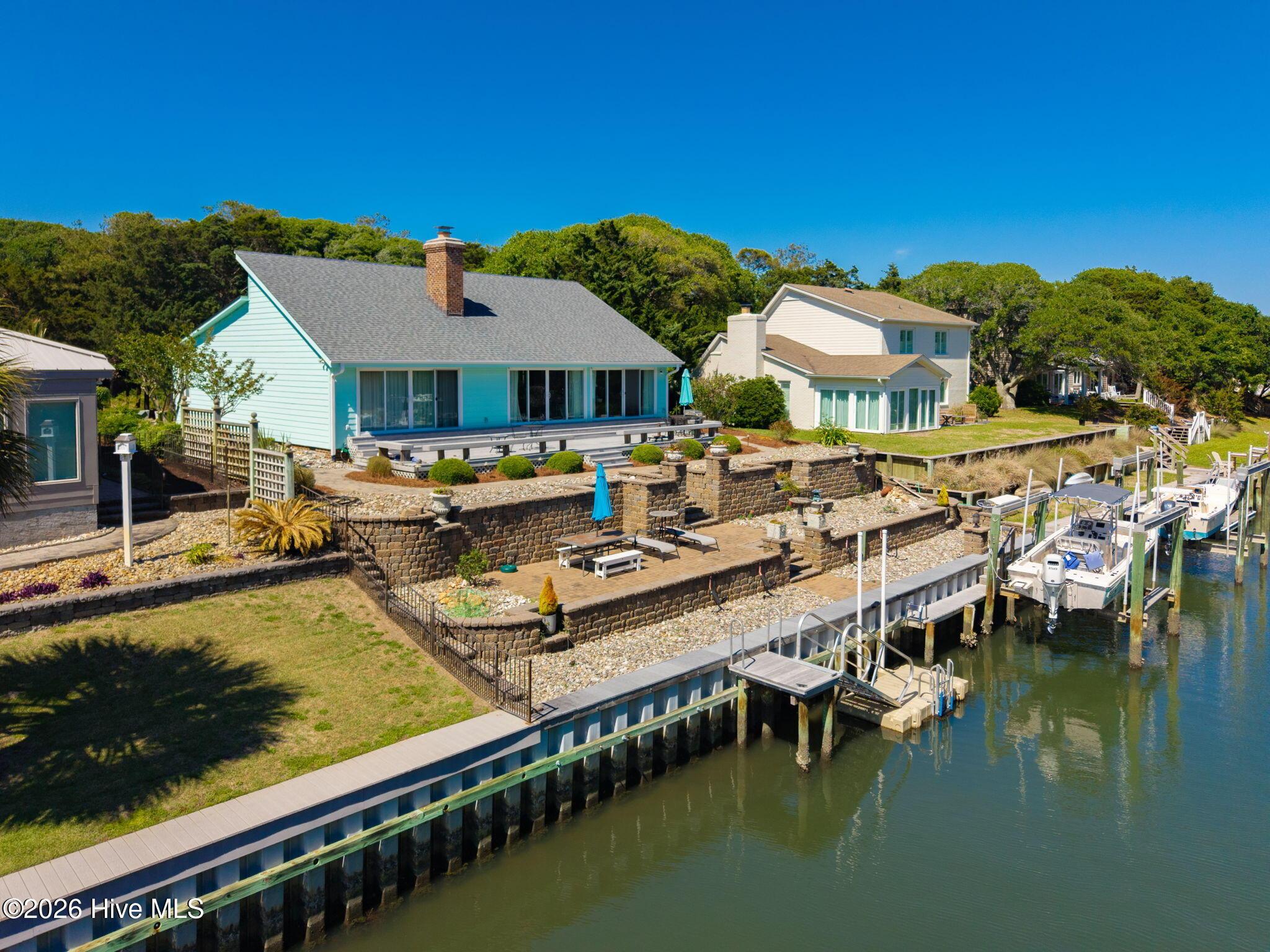 Image 2: Canal Side of Home