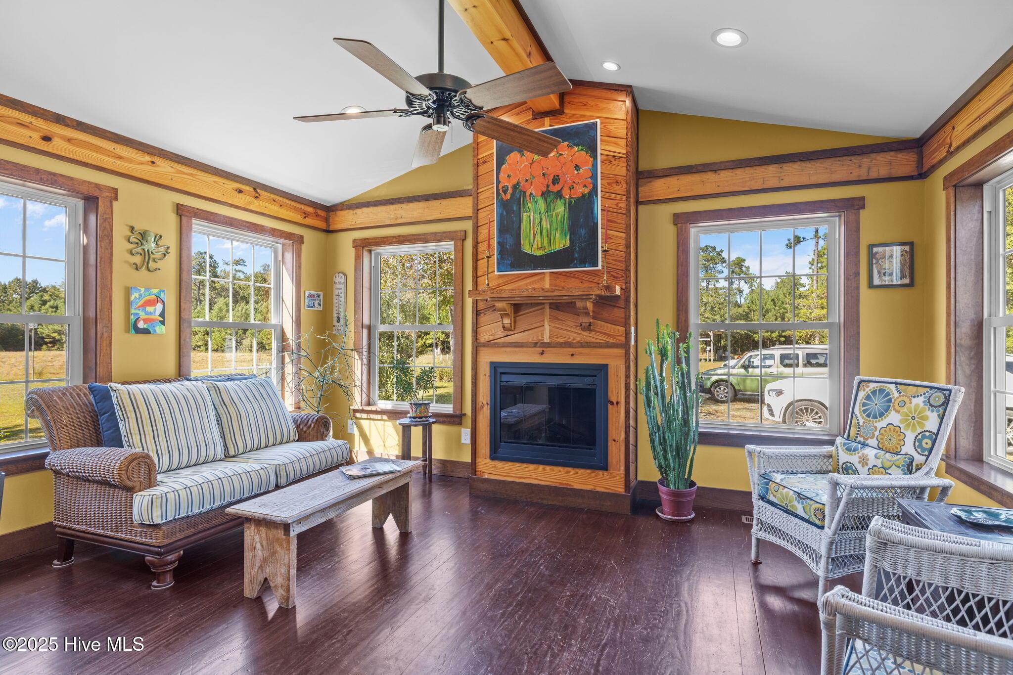 Image 4: Sunroom