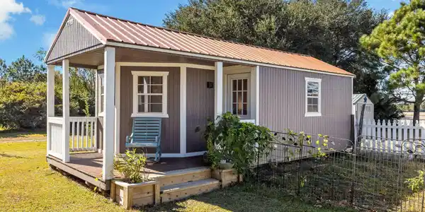 Image 4: Workshop shed