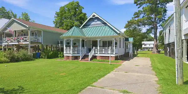 305 Vandemere Street