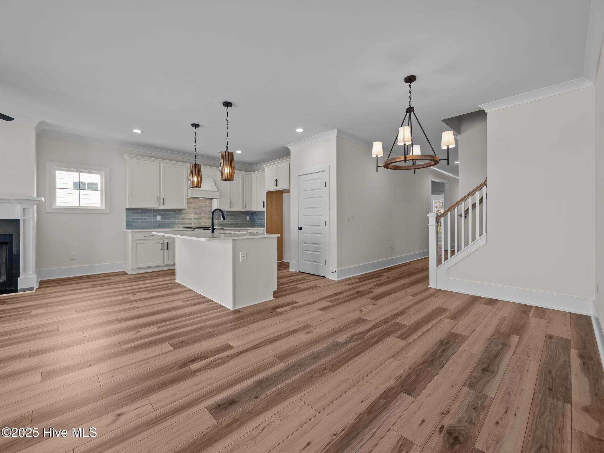 Image 2: Kitchen & Dining