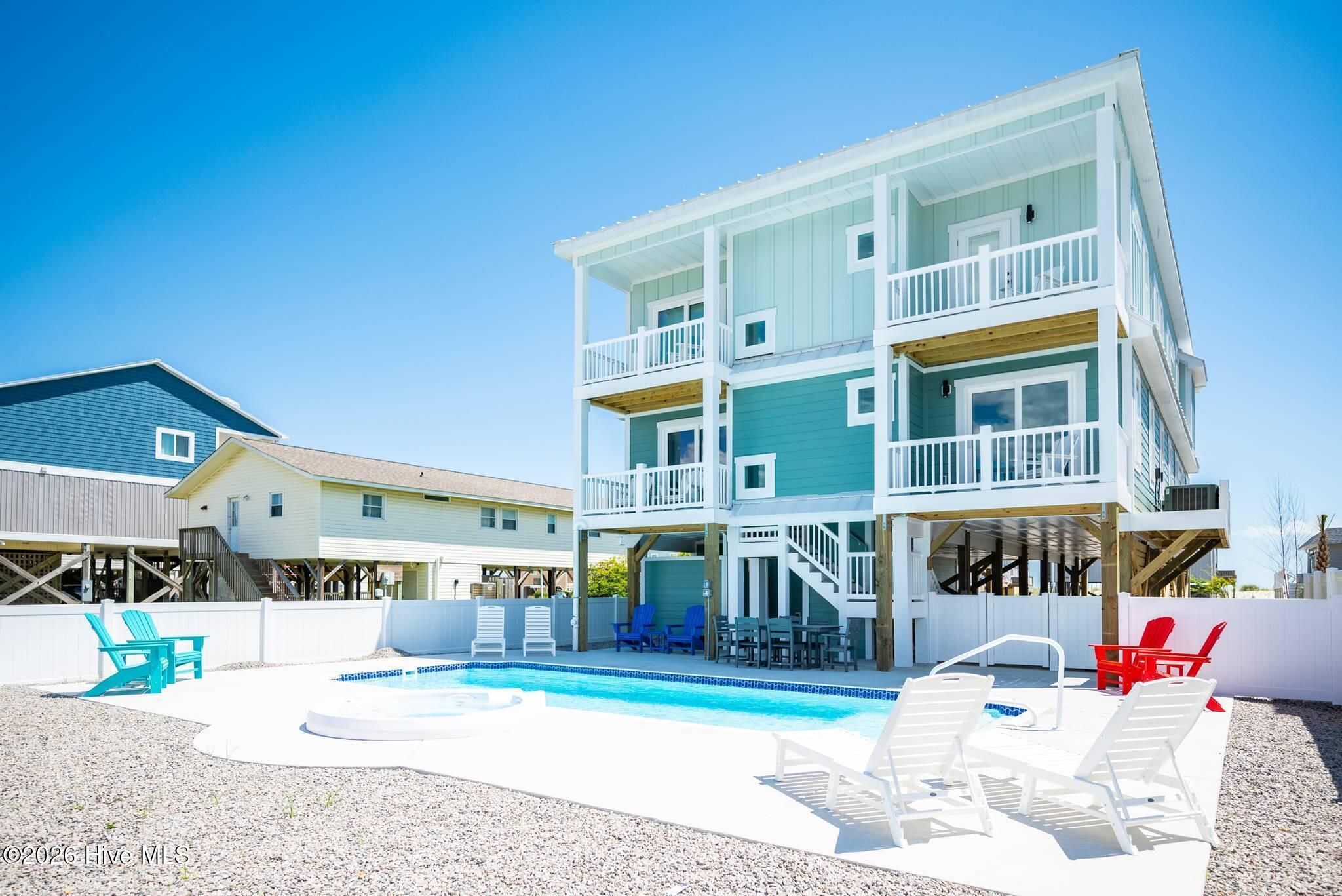 Image 2: 510 W Beach 05