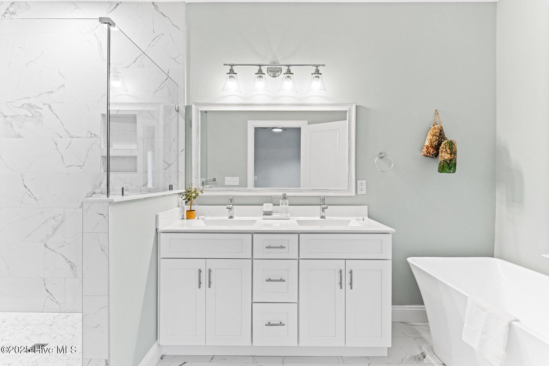 Image 3: 030_822_south_topsail-30_904