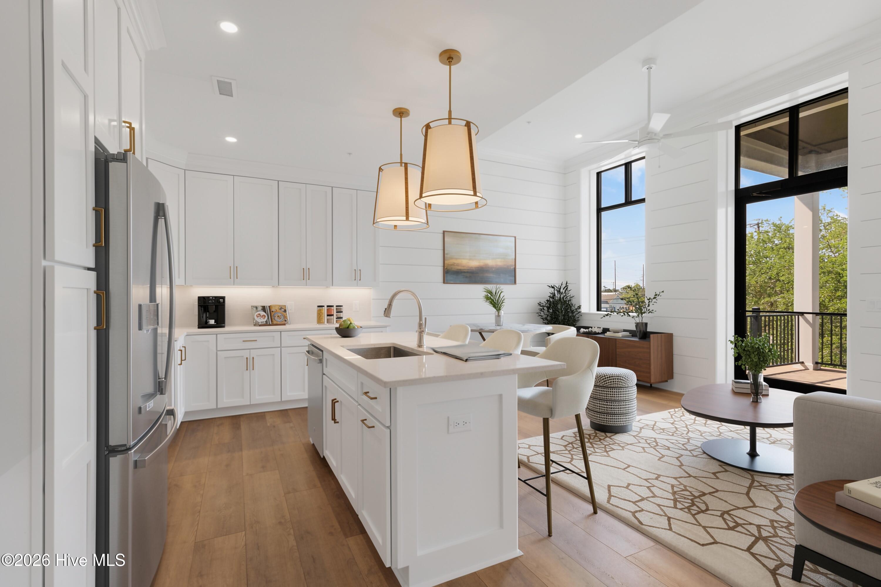 Image 4: Kitchen
