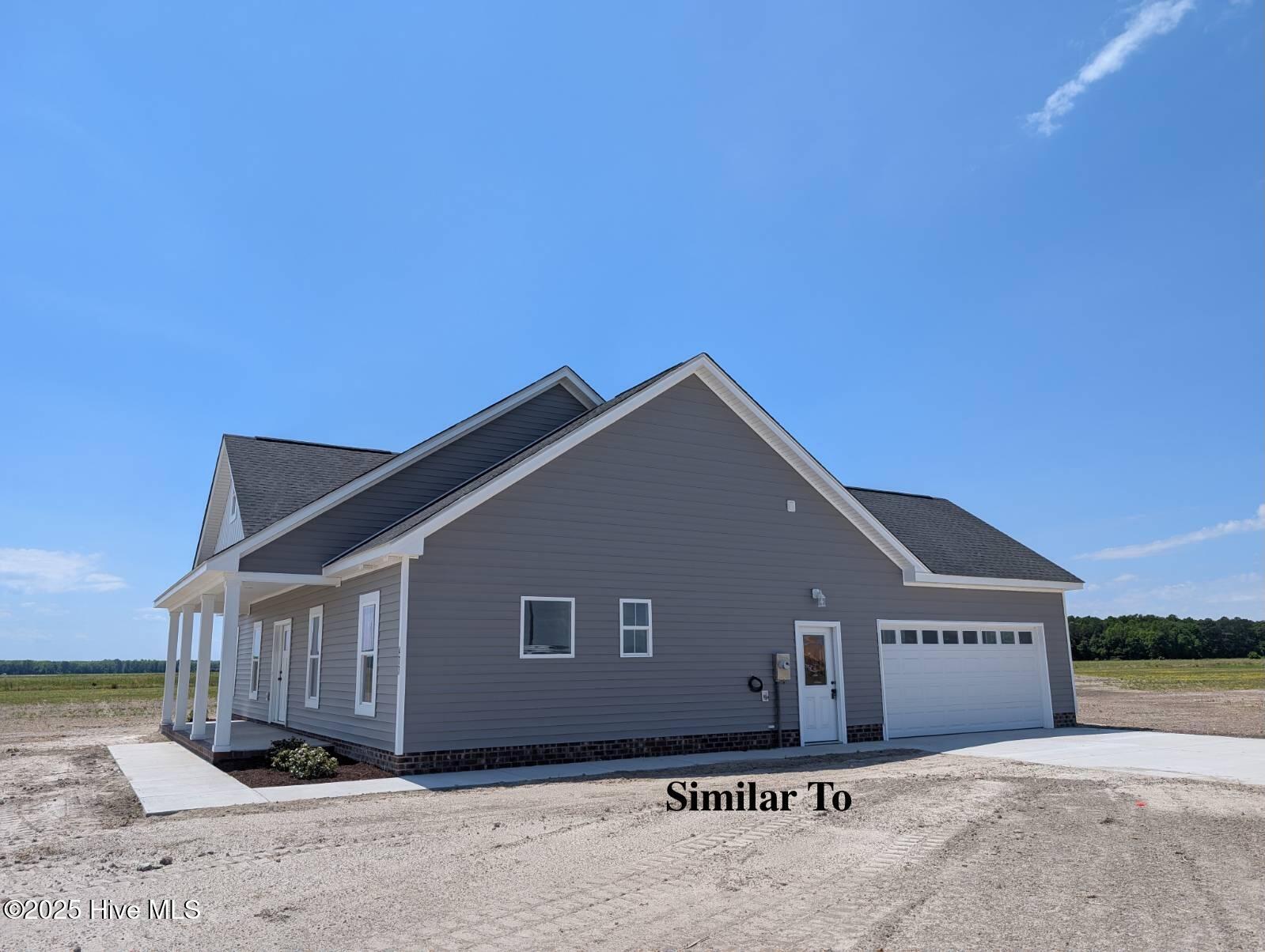 Image 3: Similar Too Side view