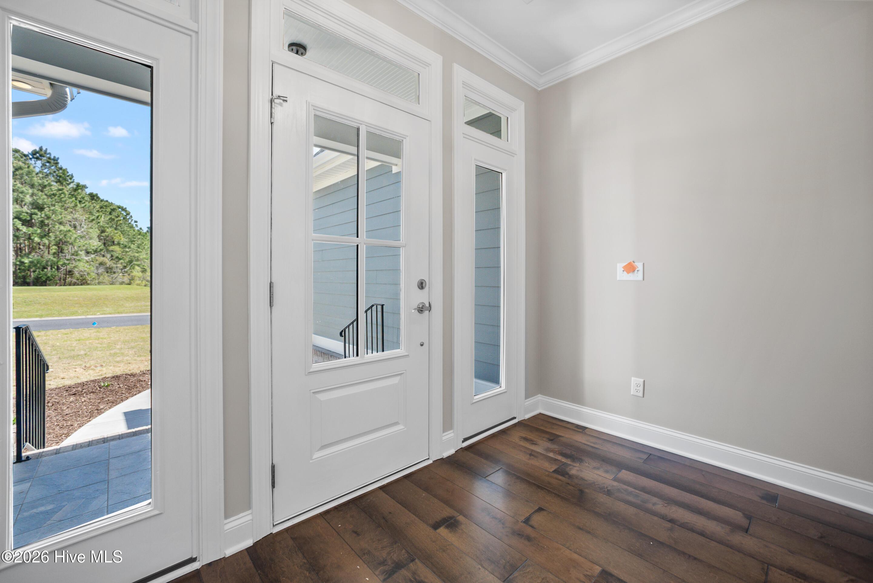 Image 4: Foyer
