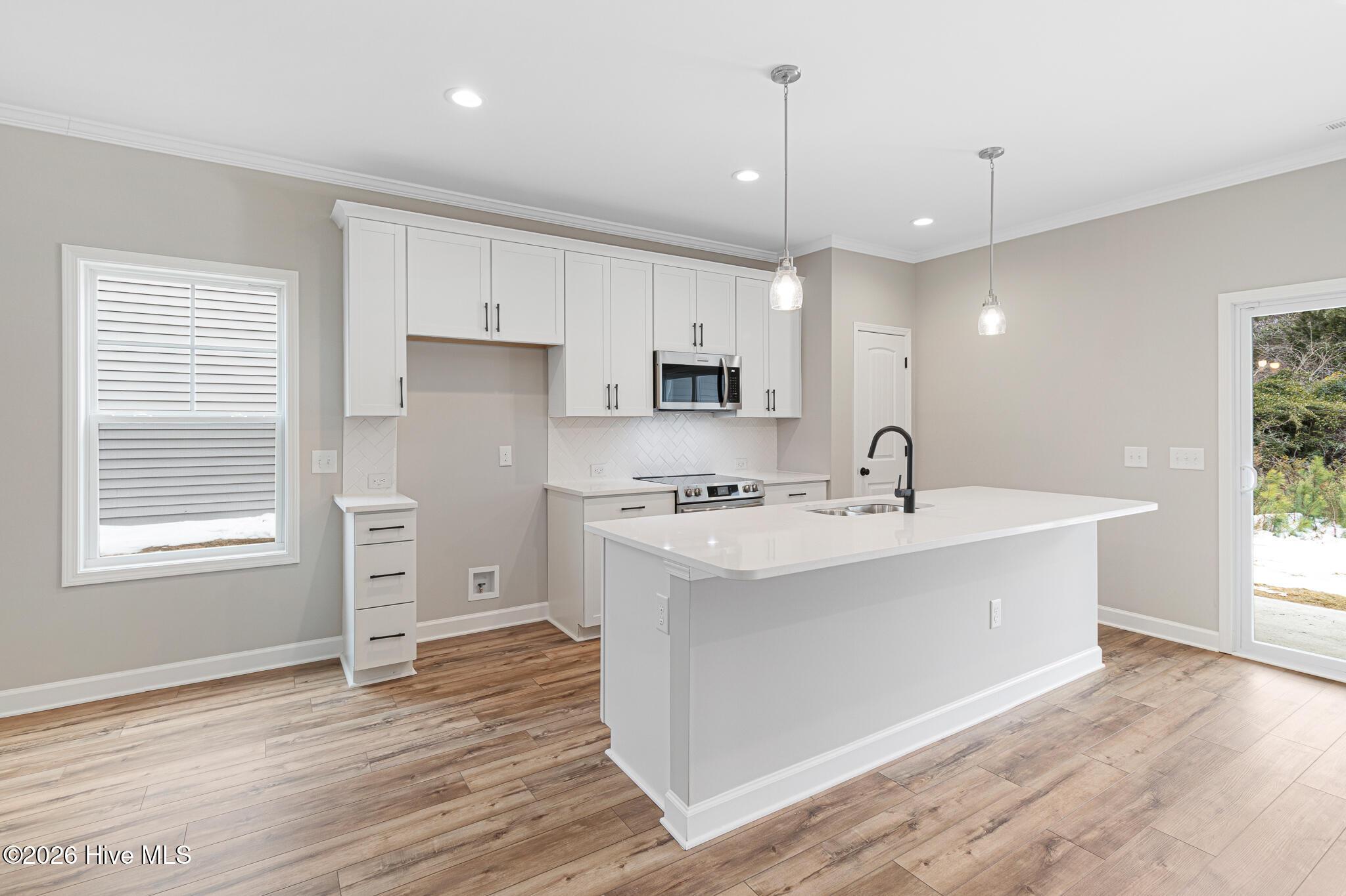 Image 2: 232-cline-way-unit-129-06