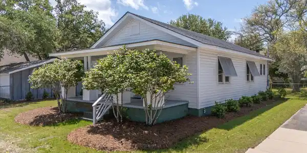 Image 3: 800 MULBERRY (34)