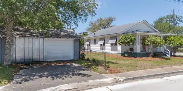 Image 4: 800 MULBERRY (31)