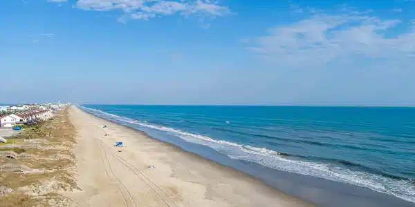Image 3: A beautiful day in Emerald Isle!