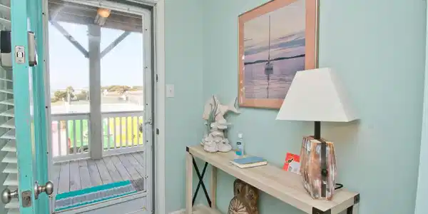 Image 4: Entryway