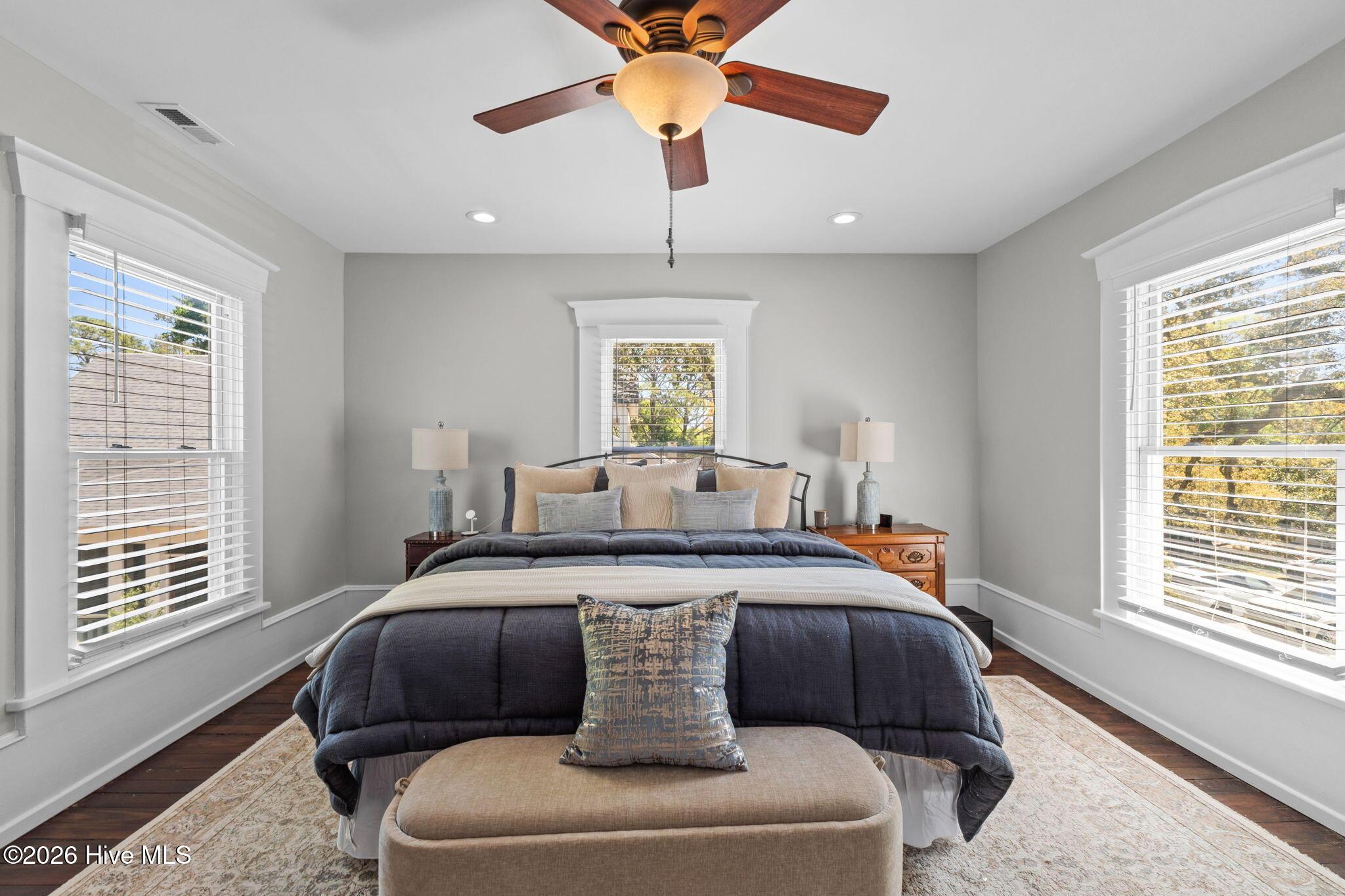 Image 4: shniderproductions.com-40