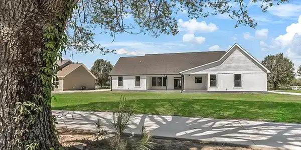 1104 Soundside Road