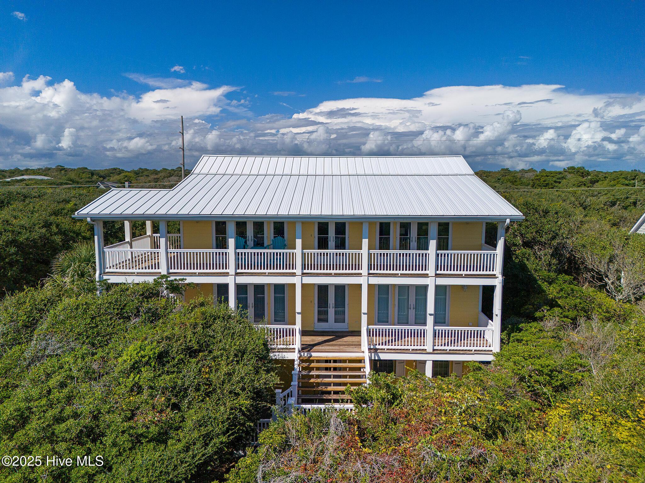 Image 2: Oceanview Home