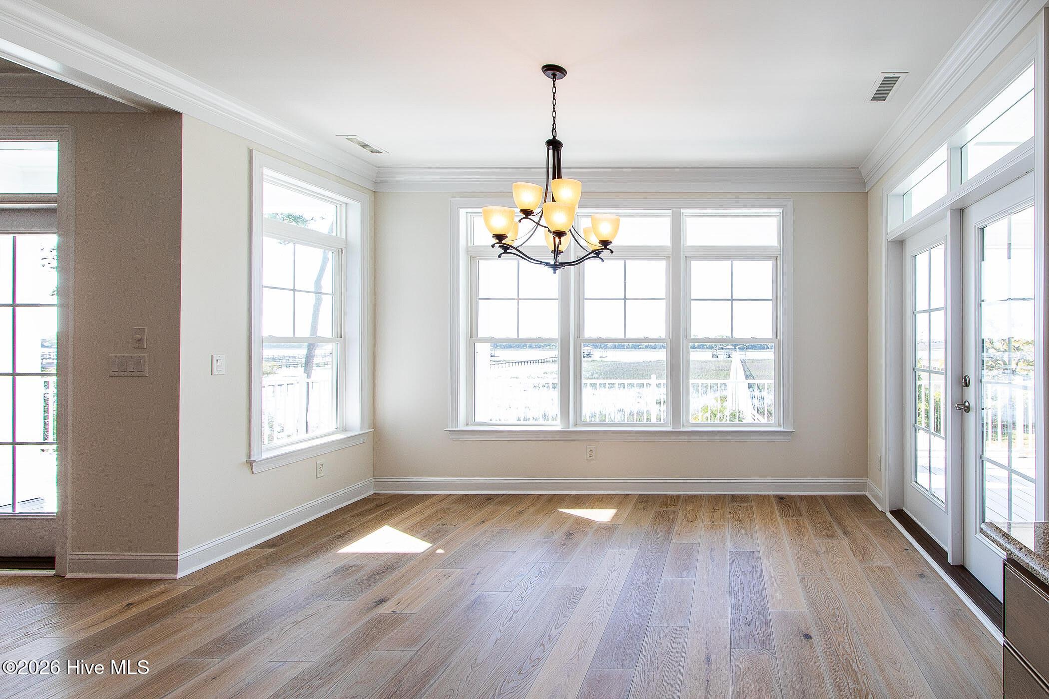 Image 4: IMG_8669-1-dining