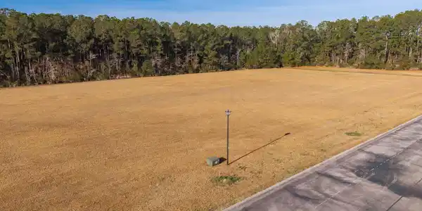 Image 3: 15-web-or-mls-chadwick-visuals-106-water