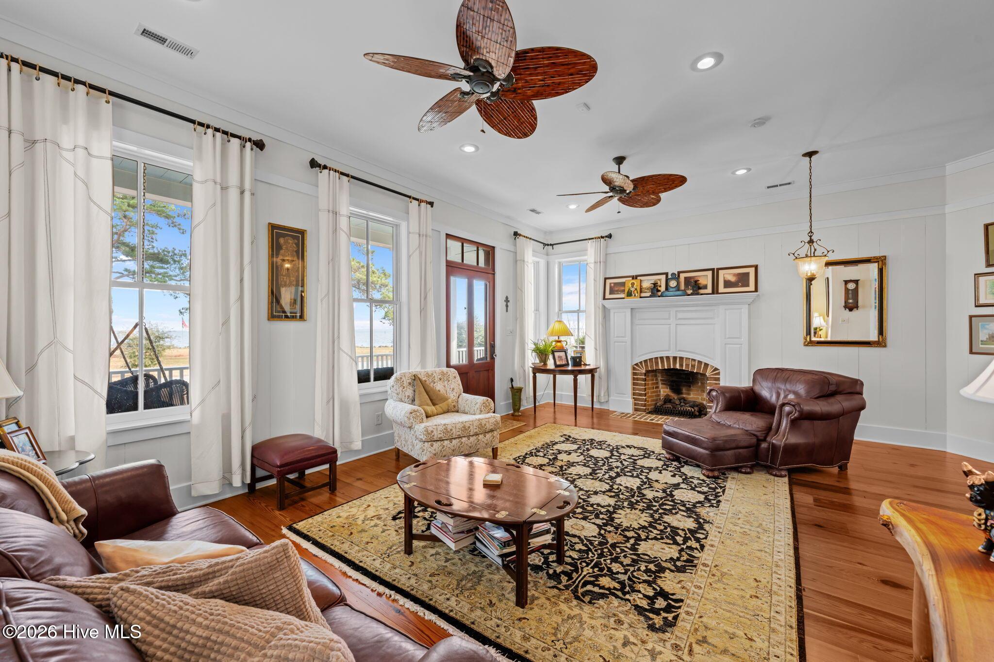 Image 2: 32-web-or-mls-DSC_5830