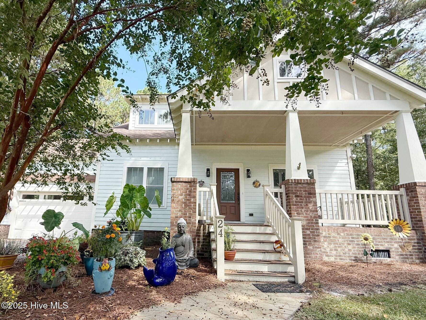 Image 2: craftsman cottage