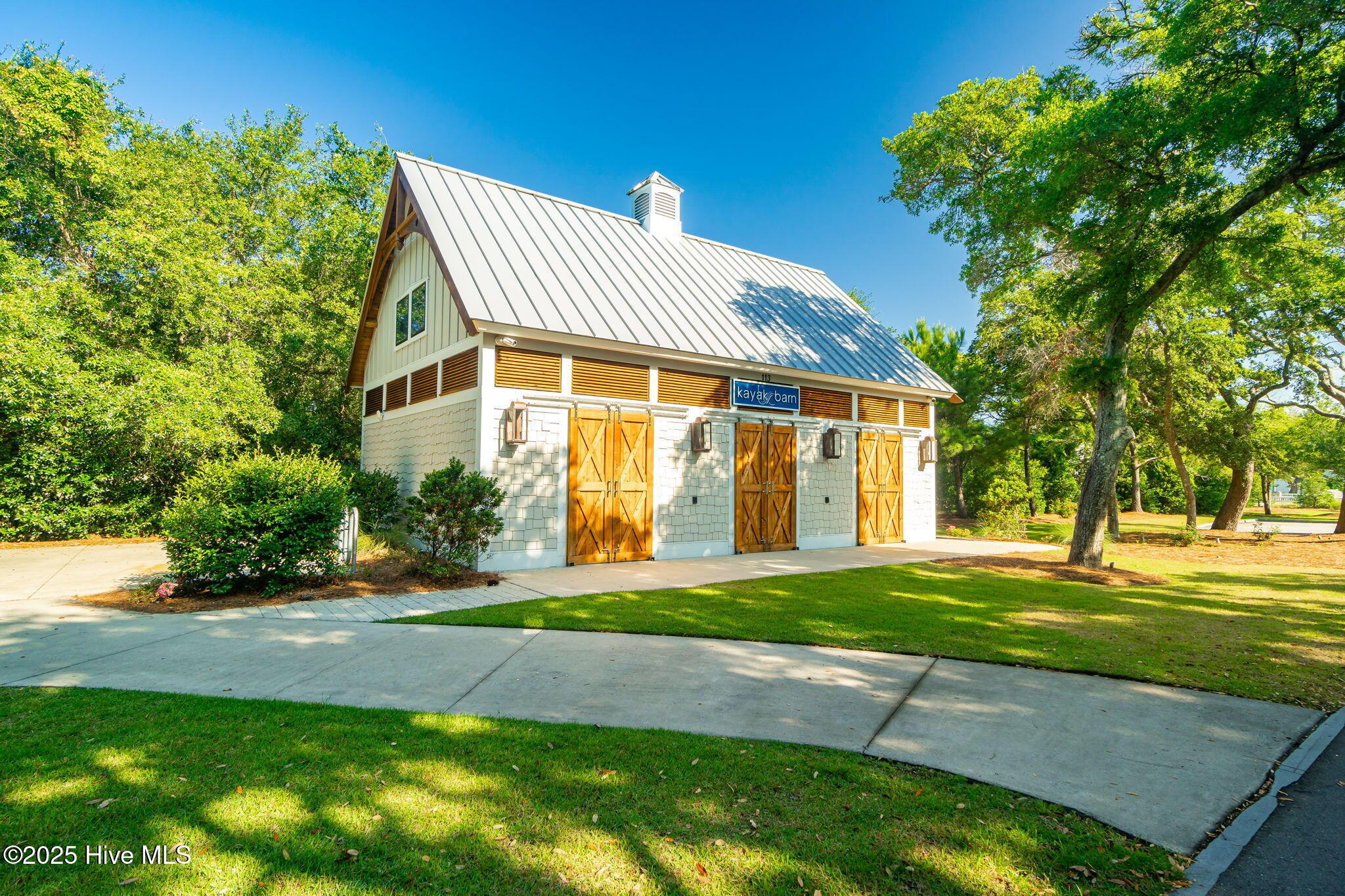 Image 4: Kayak & Paddleboard Storage