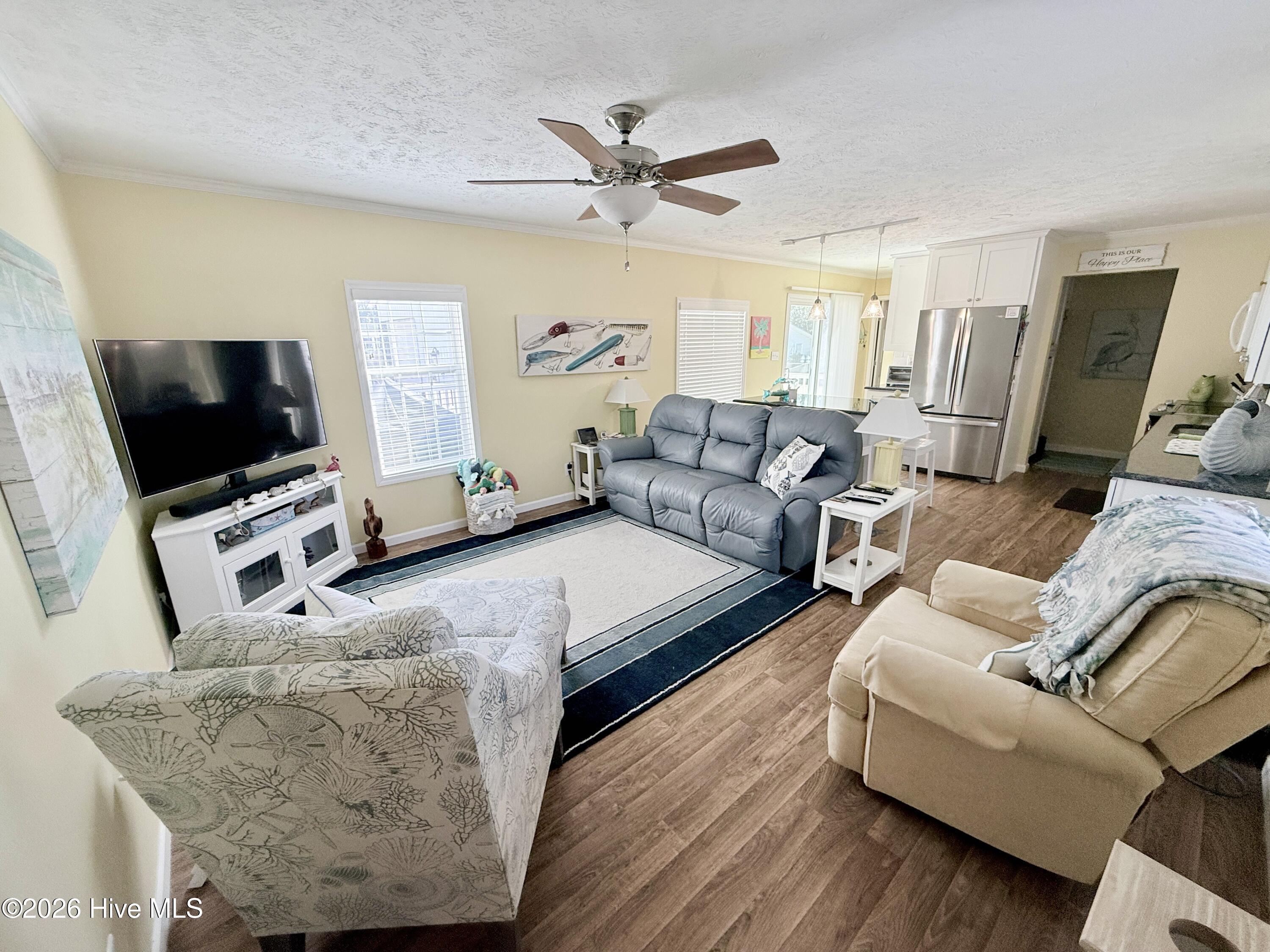 Image 3: 201 Live Oak