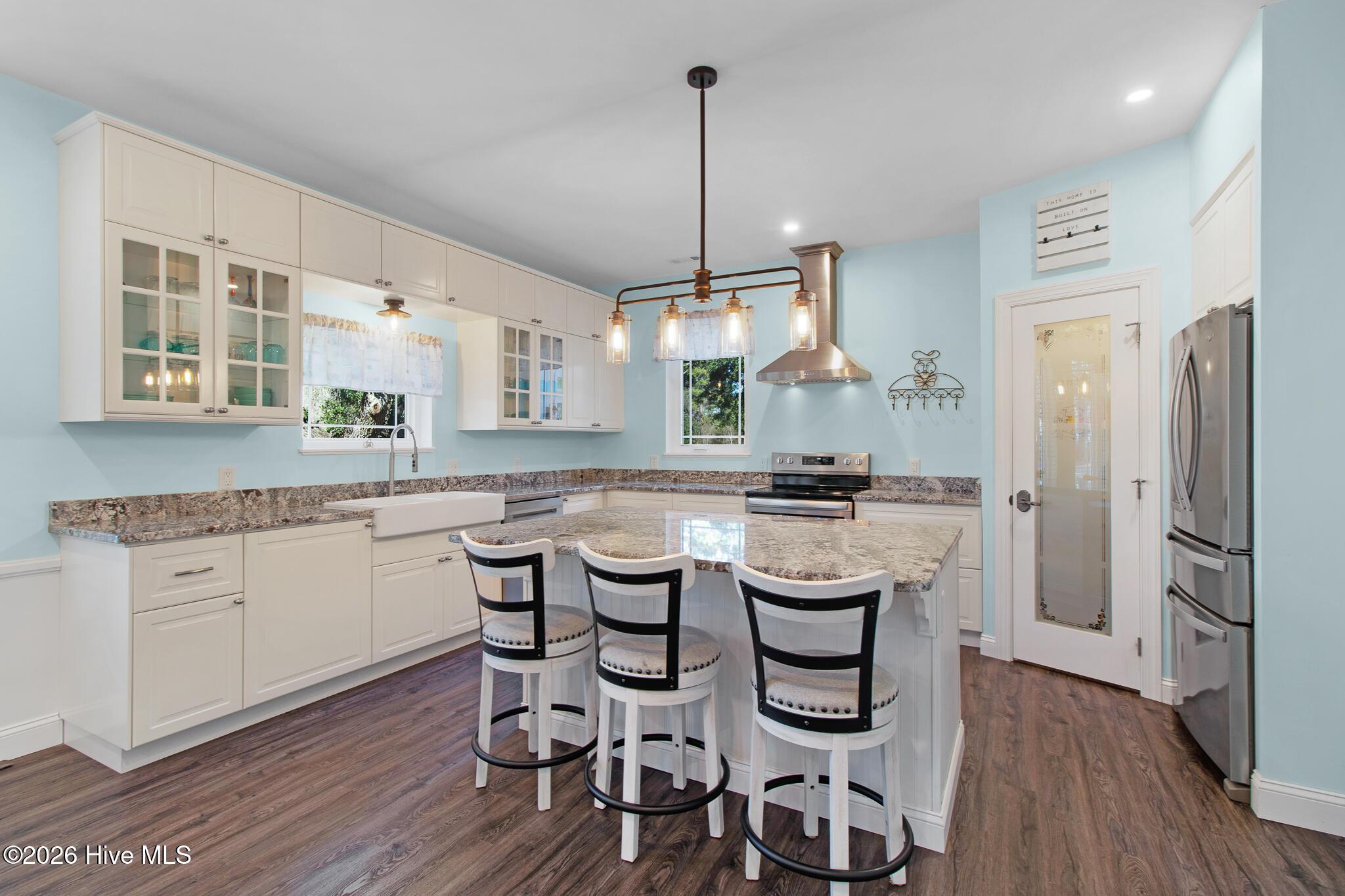 Image 3: Kitchen