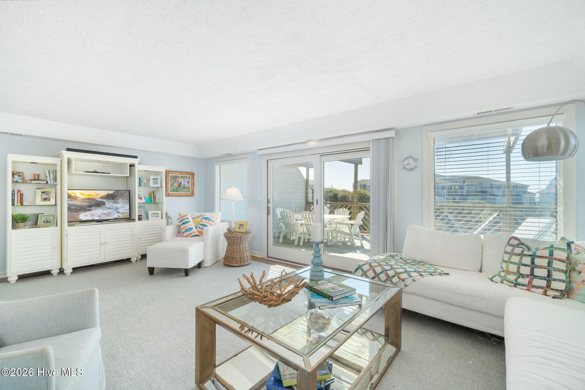 Image 4: Living Room