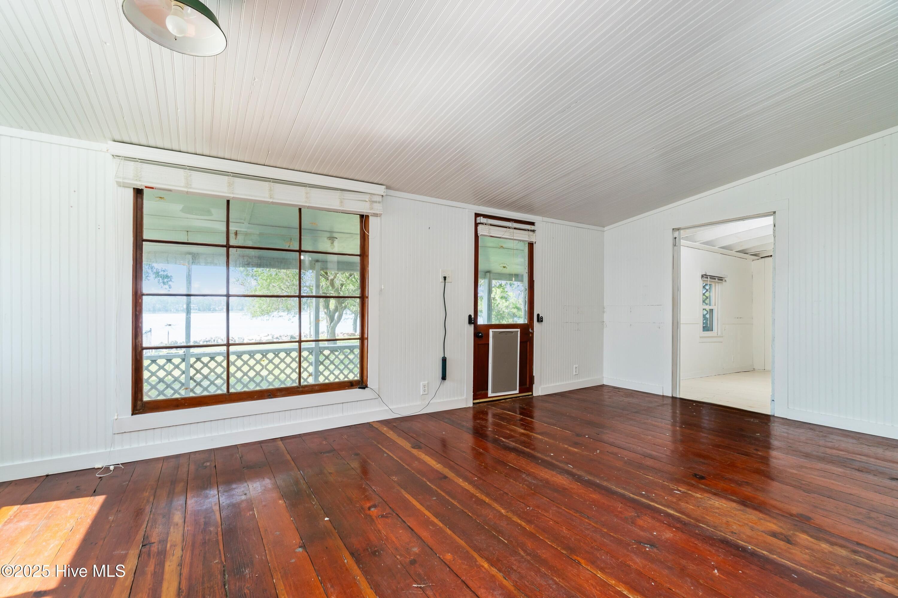 Image 4: 004_Living Room