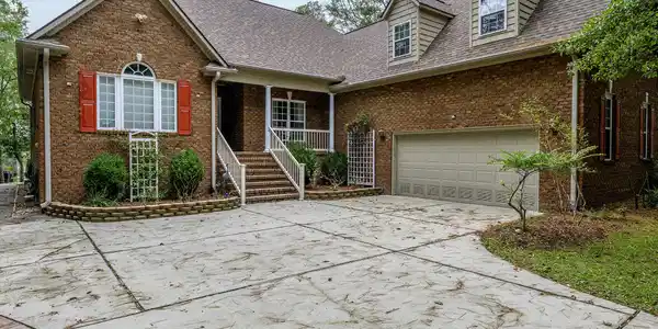 909 Hearthside Court