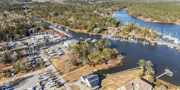 Image 4: 15-web-or-mls-DJI_20250221152029_0410_D