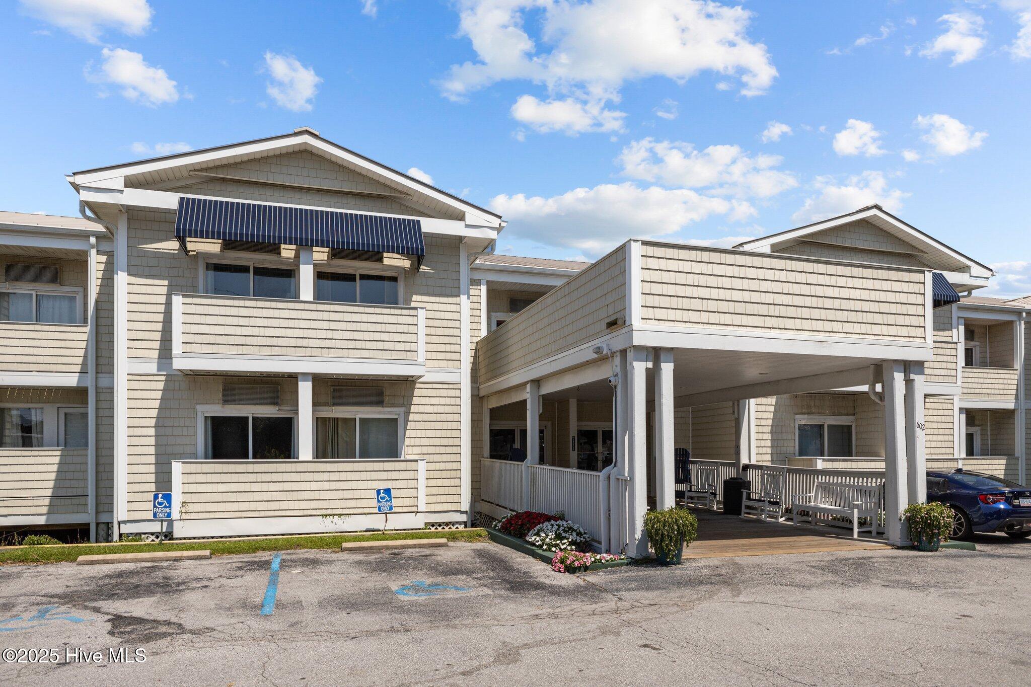 Image 1: 135 Palm Suites