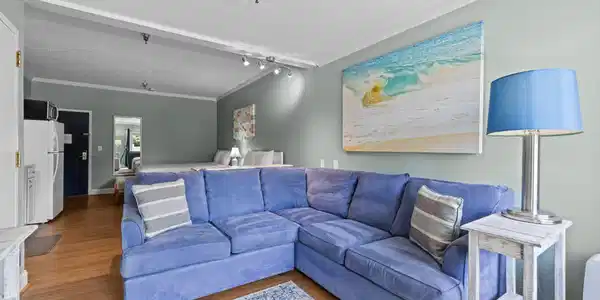 Image 3: 135 Palm Suites