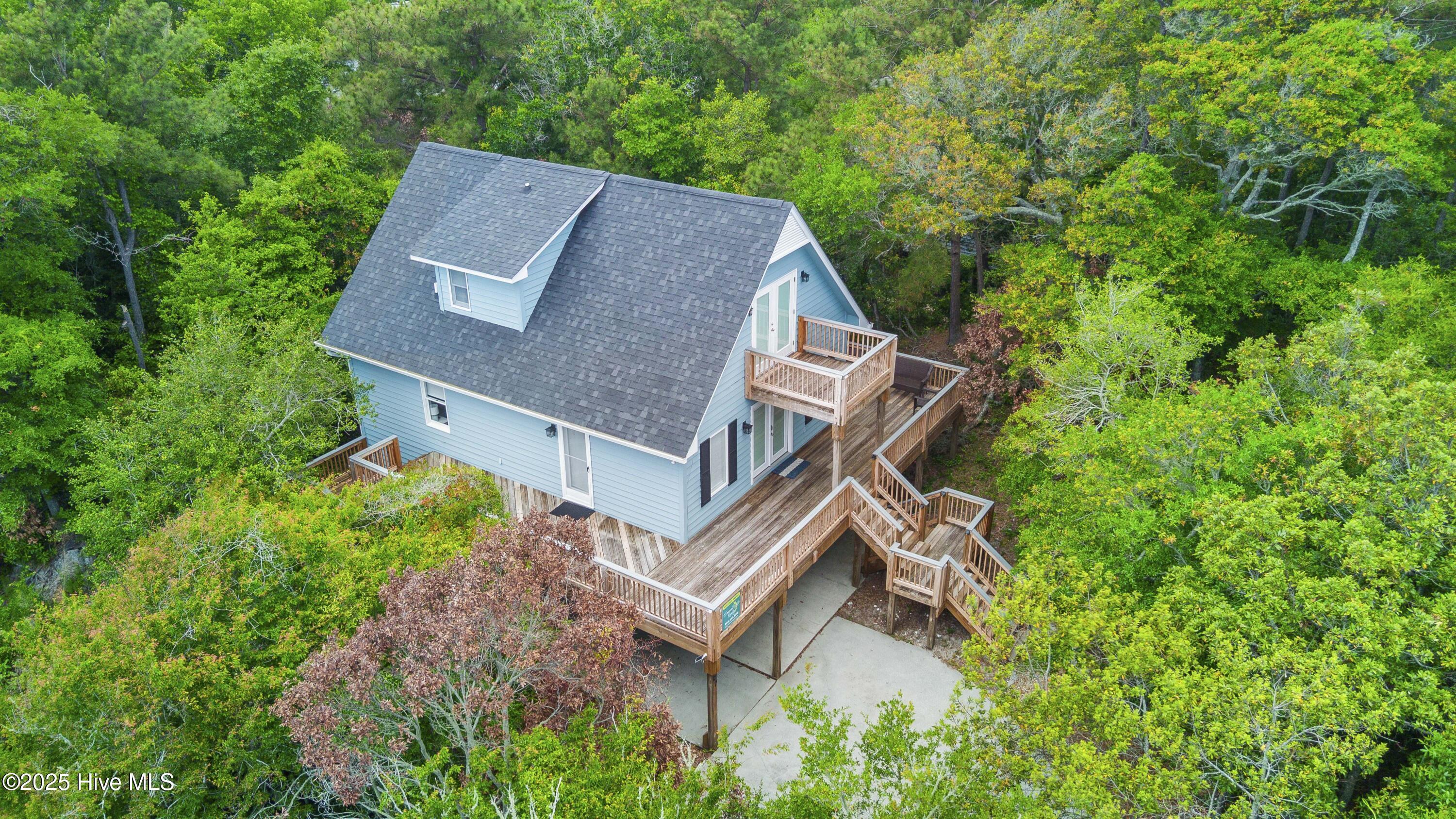 Image 2: 127 Sand Castle Drive