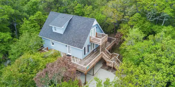 Image 2: 127 Sand Castle Drive