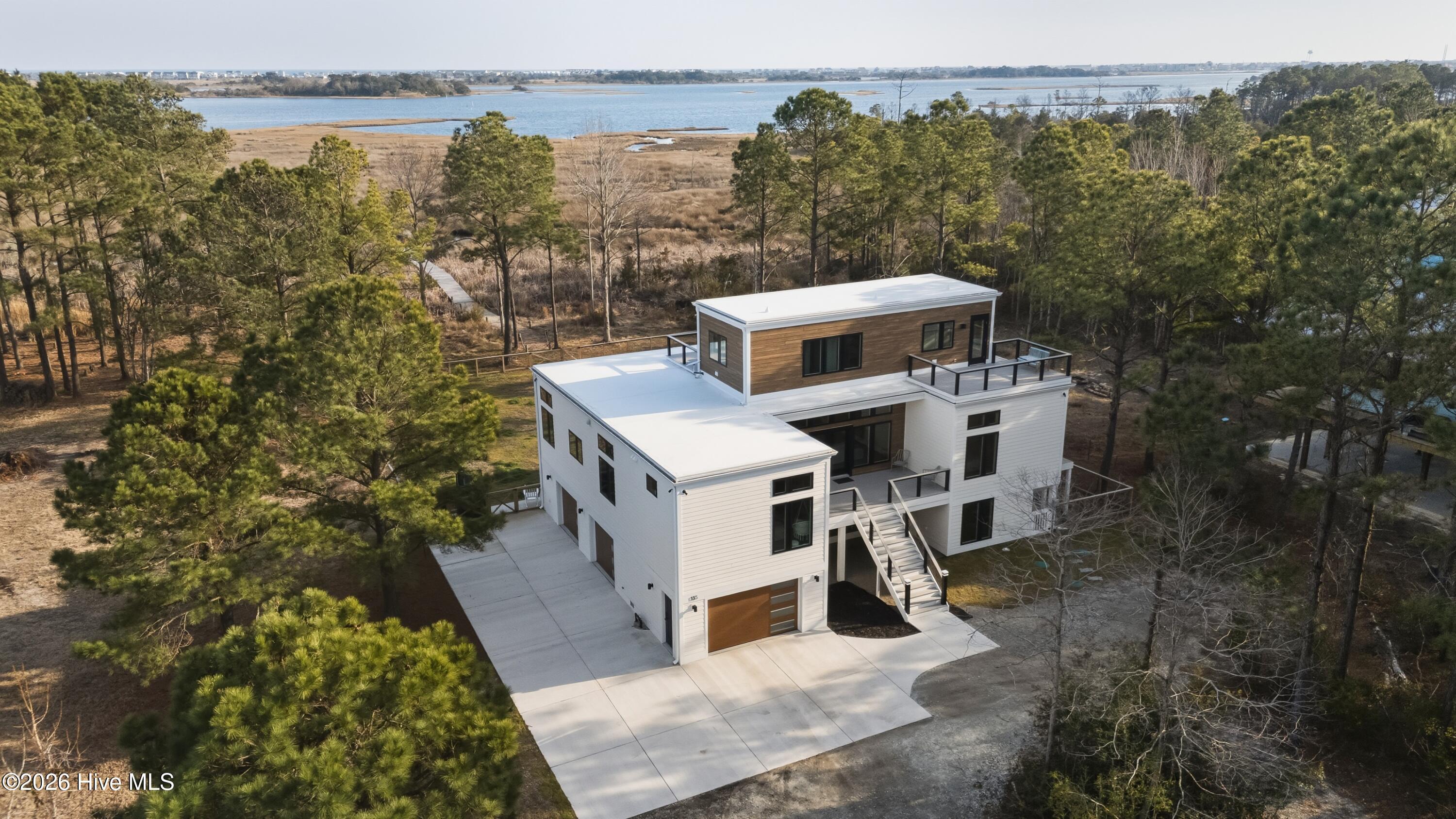 Image 4: Waterfront Home on 3.48 Acres