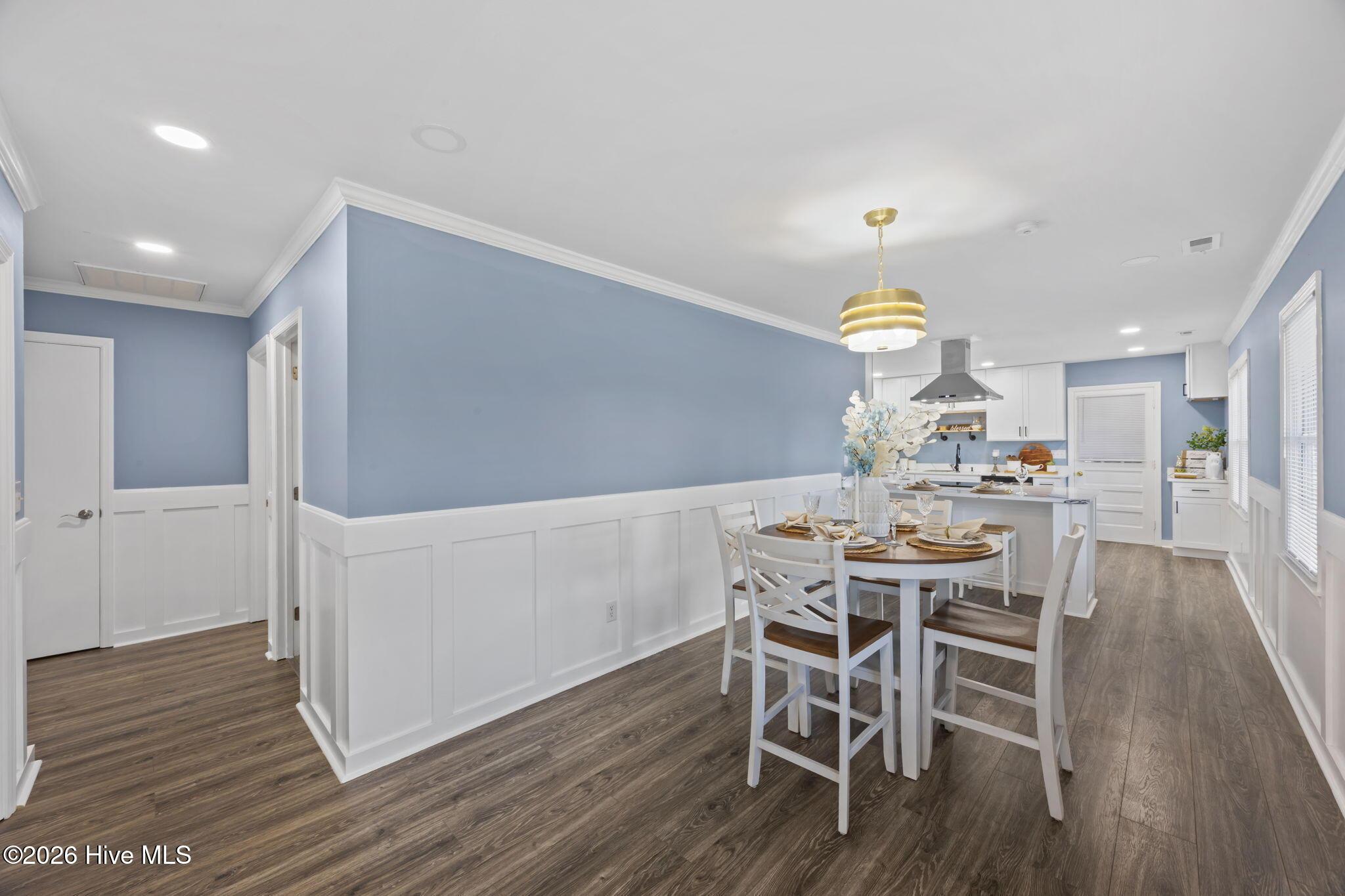 Image 4: Dining Area