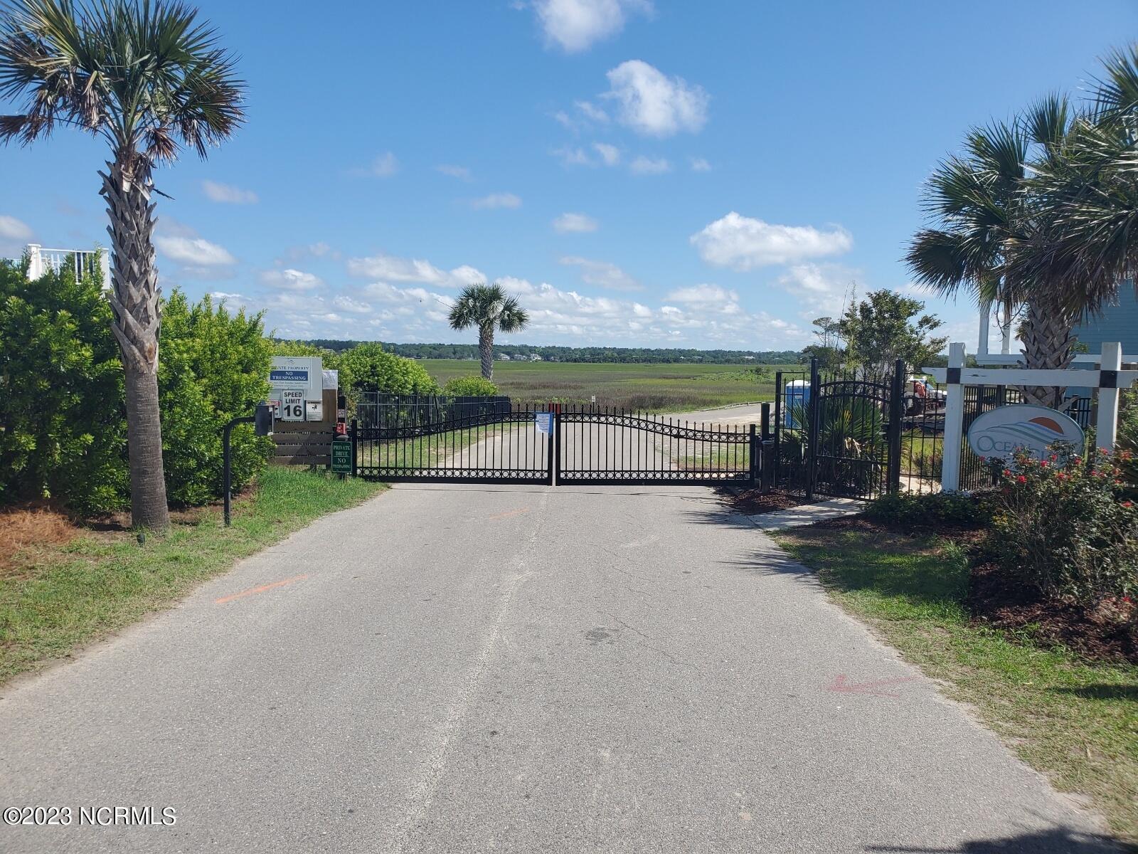 Image 4: OC Gate