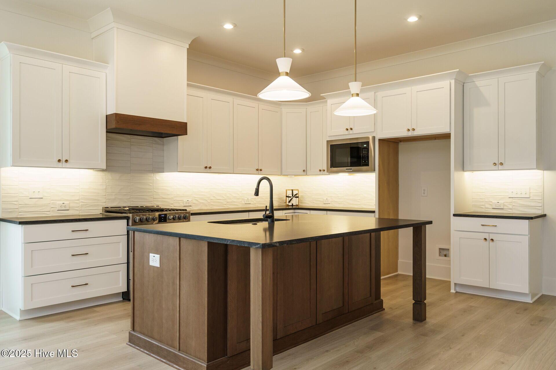 Image 4: Similar Construction Kitchen