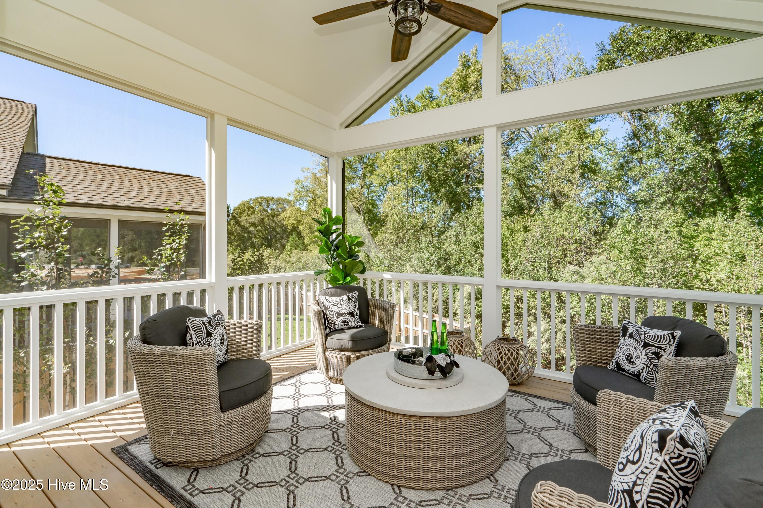 Image 4: Similar Construction Upstairs Porch
