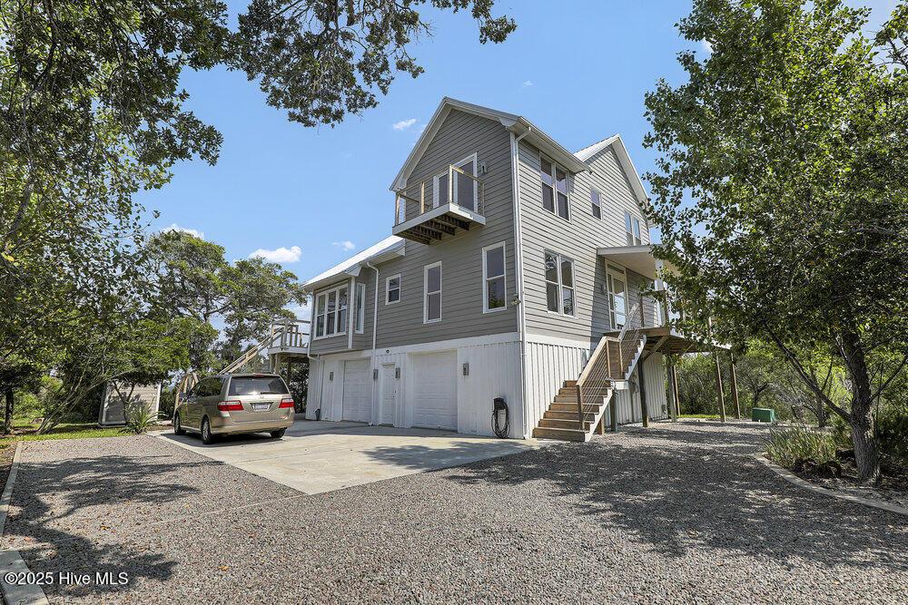 Image 2: 001_6g8a7875_570