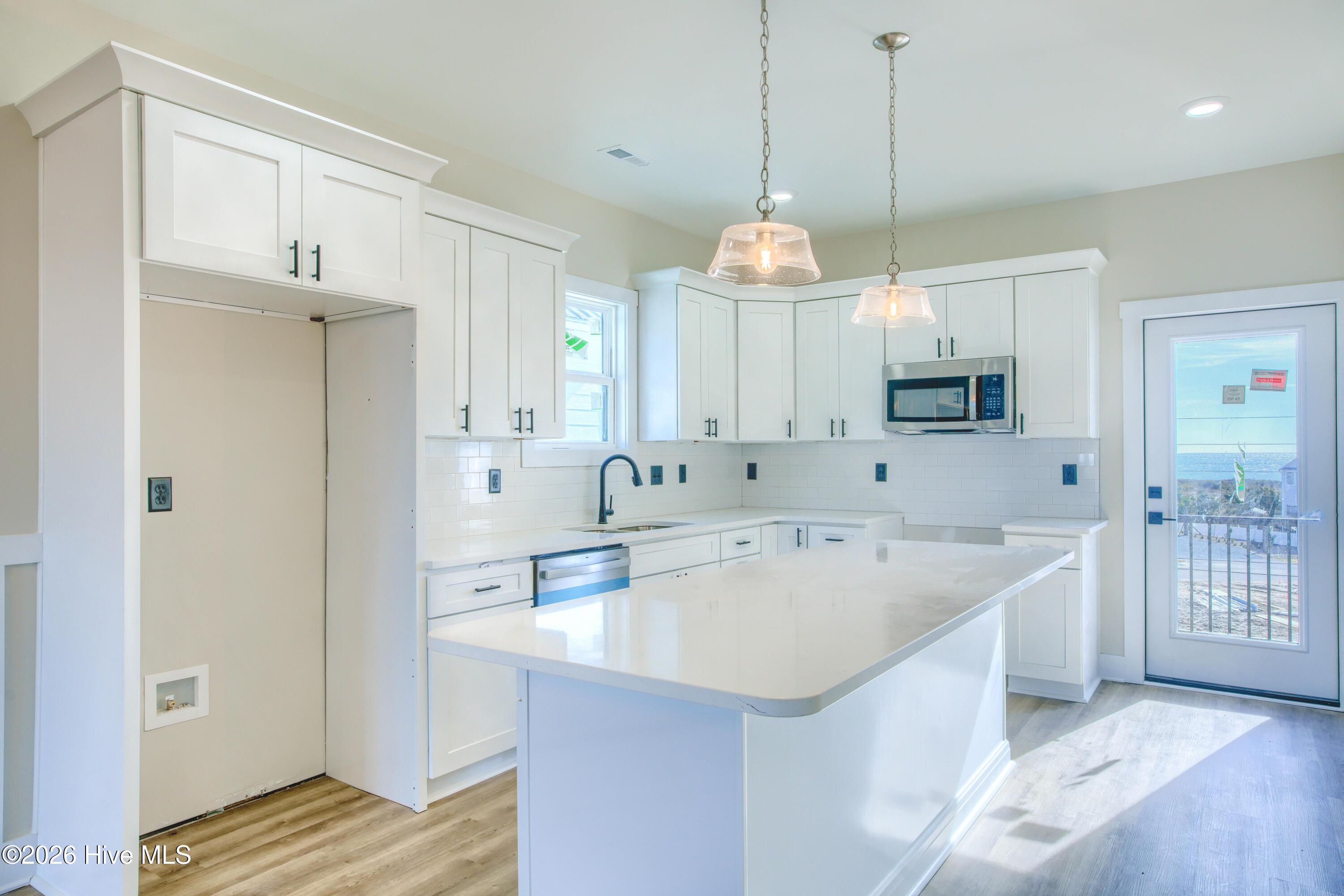 Image 2: 717B N. North River - Interiors - Edited