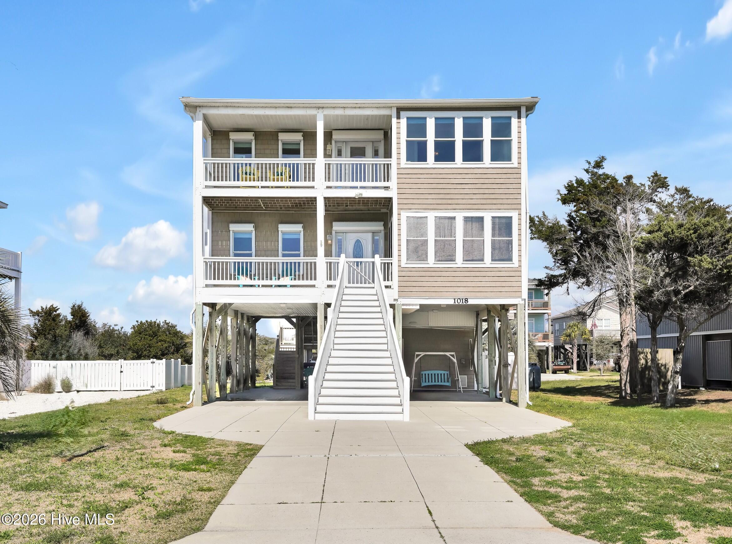 Image 2: 1018WestDolphinDrive-1